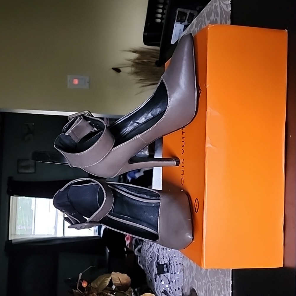 👠 Ankle strap heels 👠